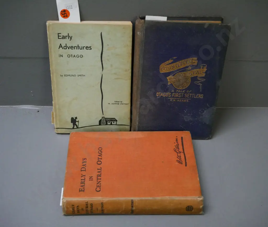 3x books of early Otago: Image 1++