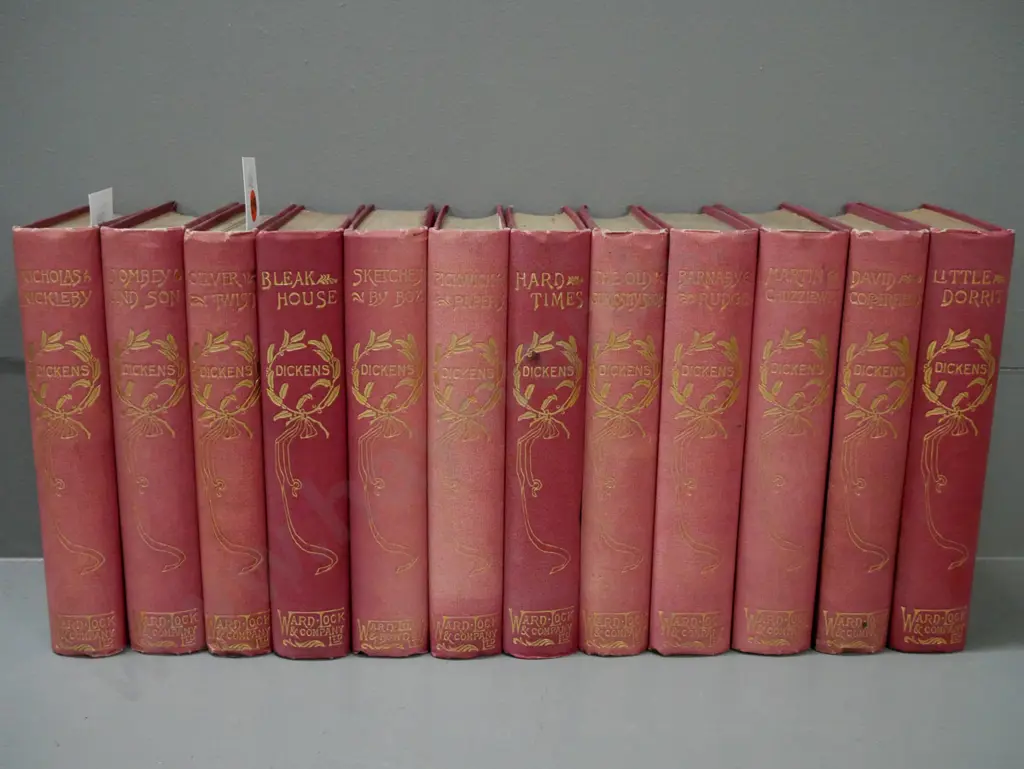 12x Charles Dickens books: Image 1++