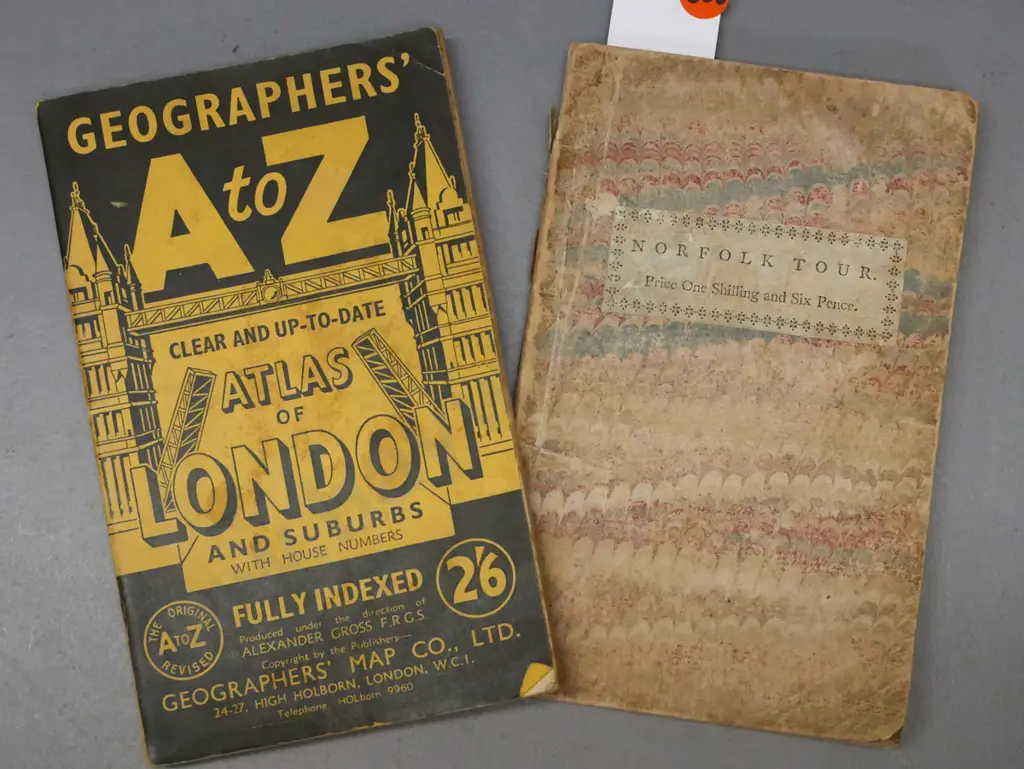2x English travel guides: Image 1++