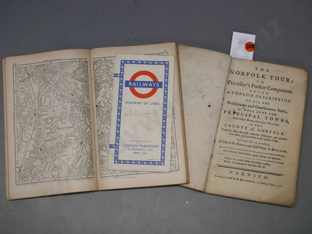 2x English travel guides: Image 1++