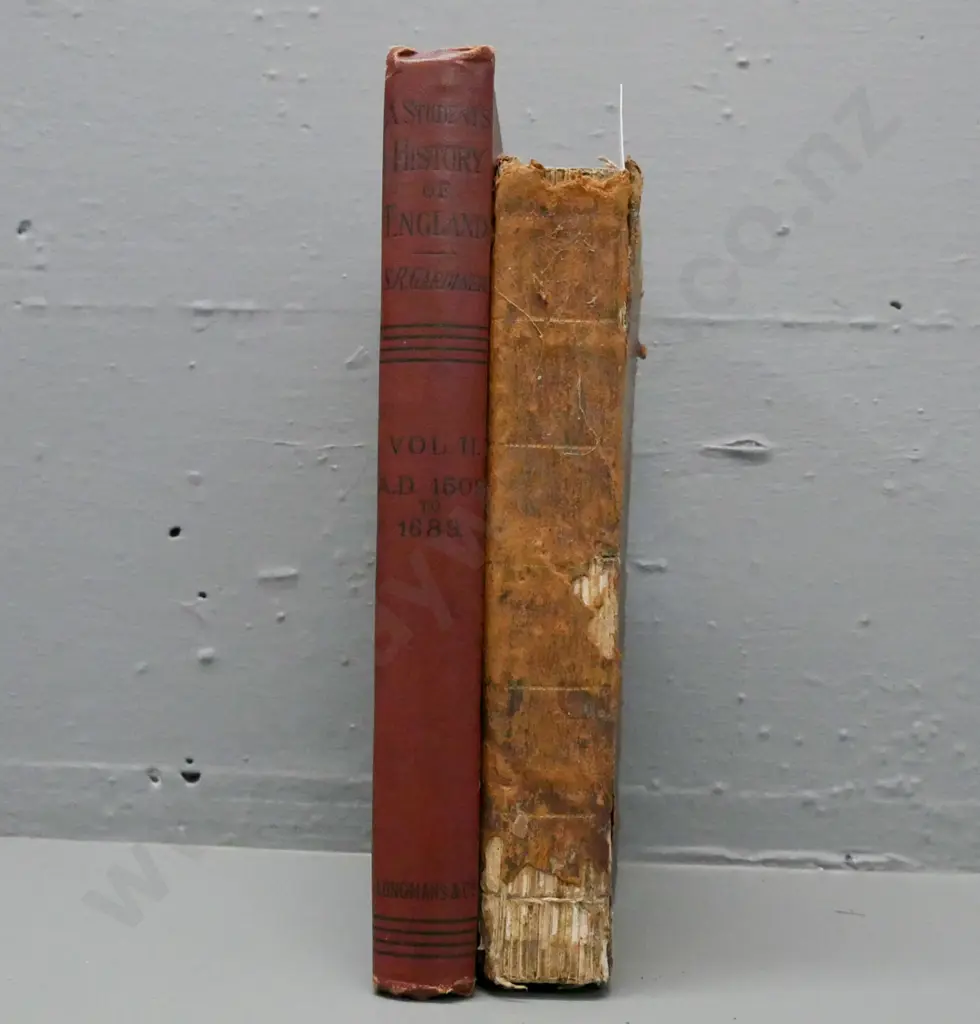 2x books for students: Image 1++