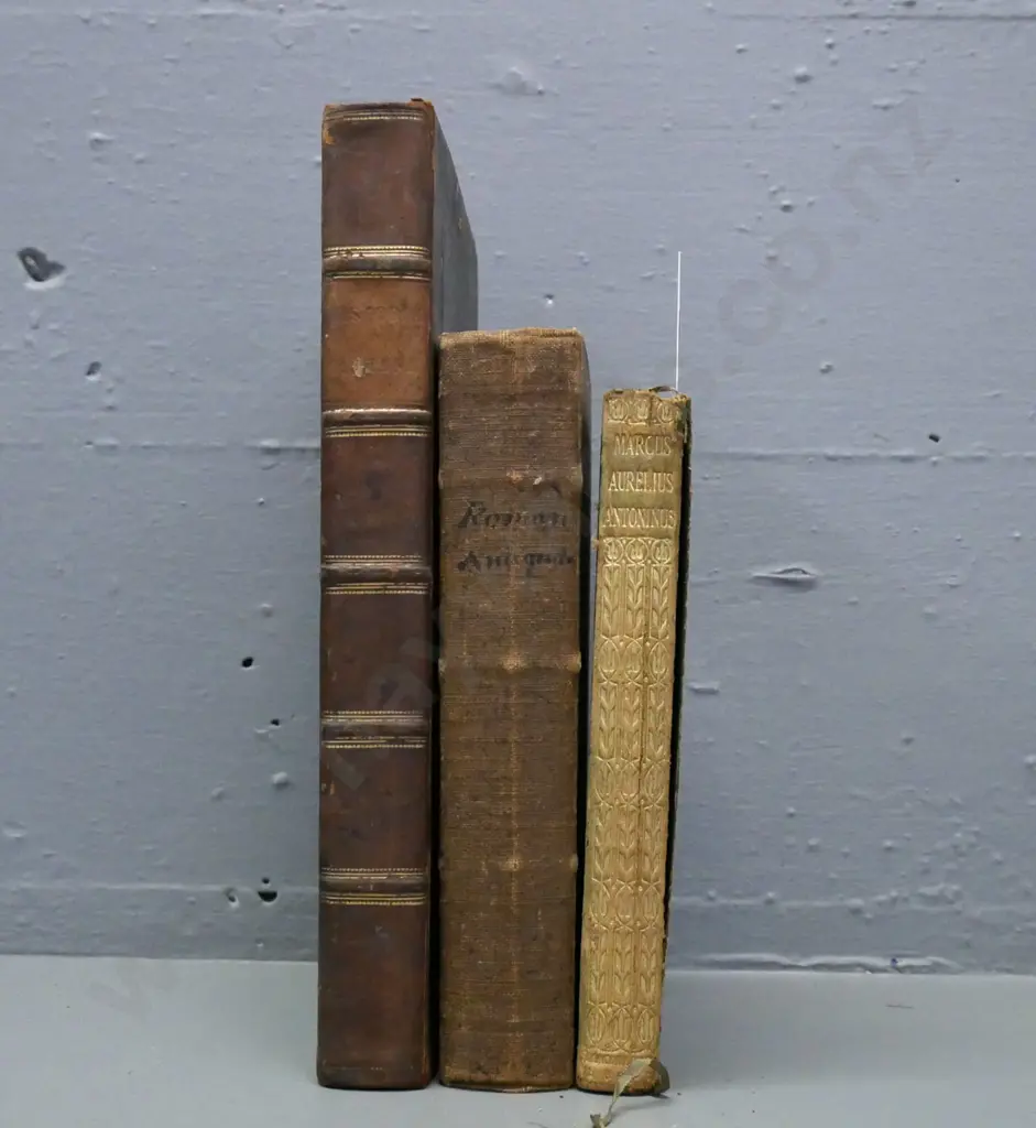 3x books of Roman interest: Image 1++