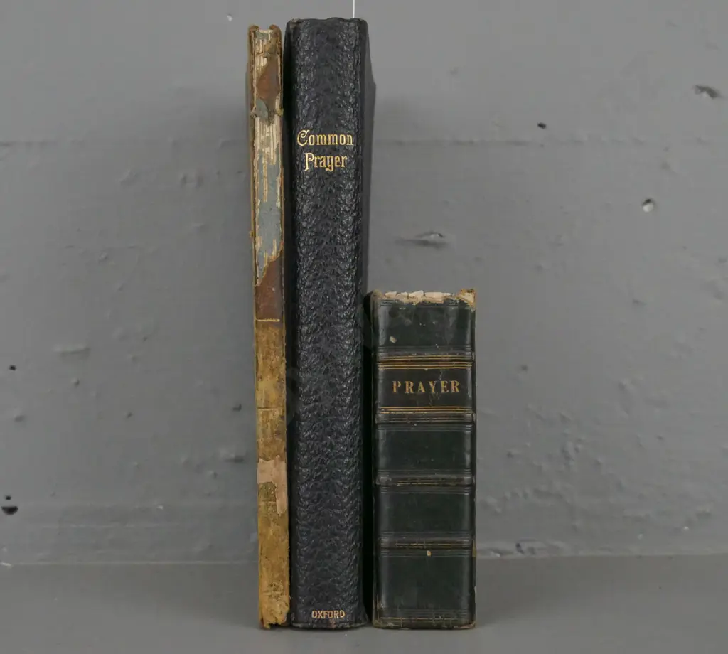 3x prayer books: Image 1++