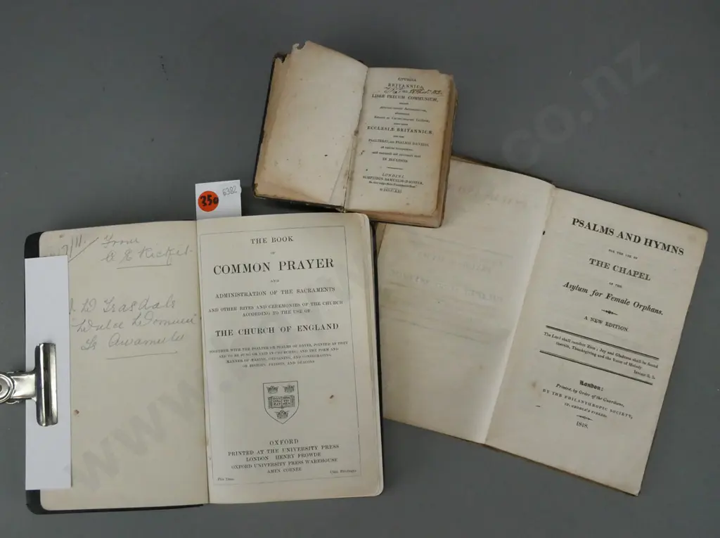 3x prayer books: Image 1++