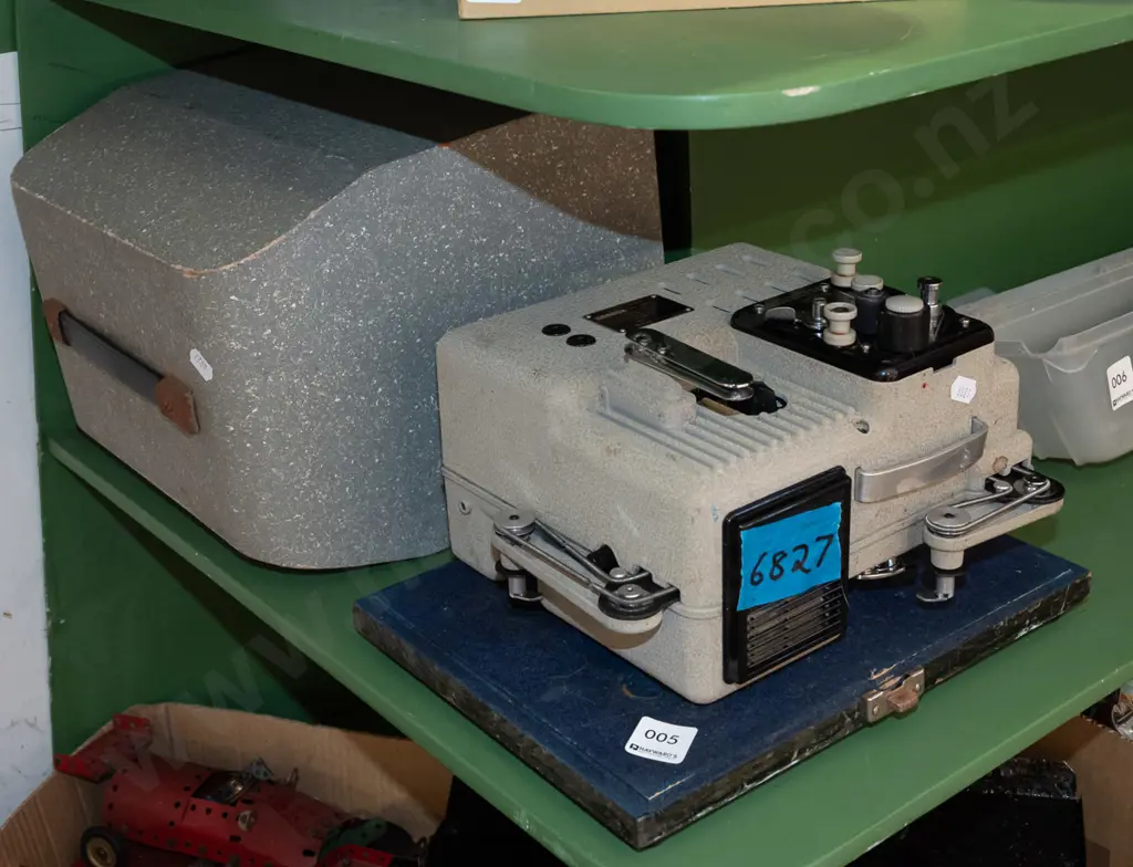 Eumig 8mm film projector Image 1++