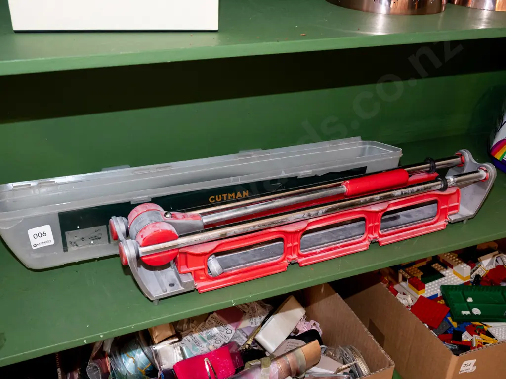 Cutman tile cutter Image 1++