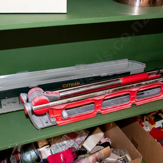 Cutman tile cutter