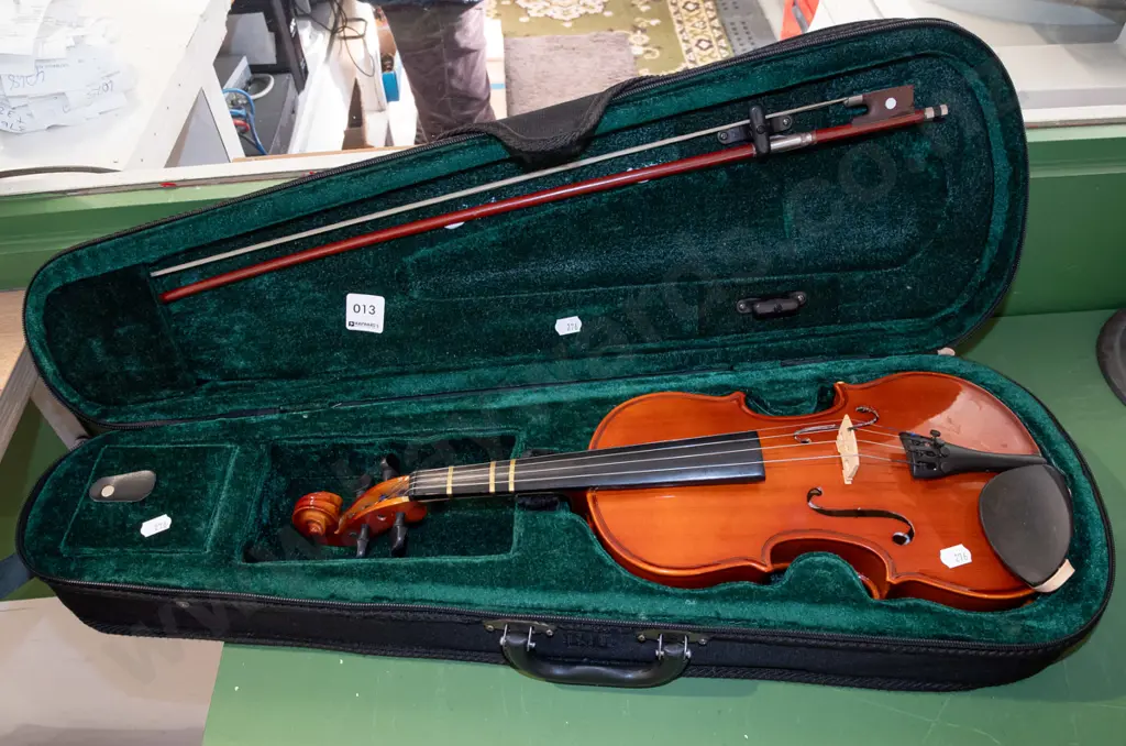 violin, case and bow Image 1++