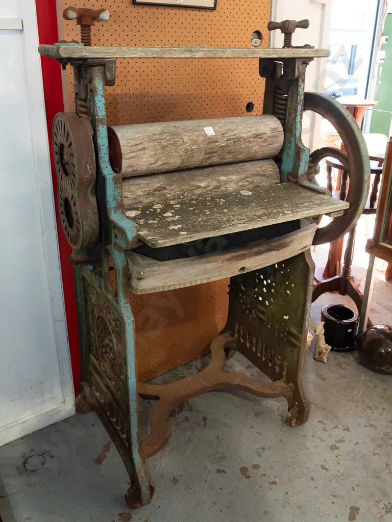 vintage clothes ringer H300 Image 1++