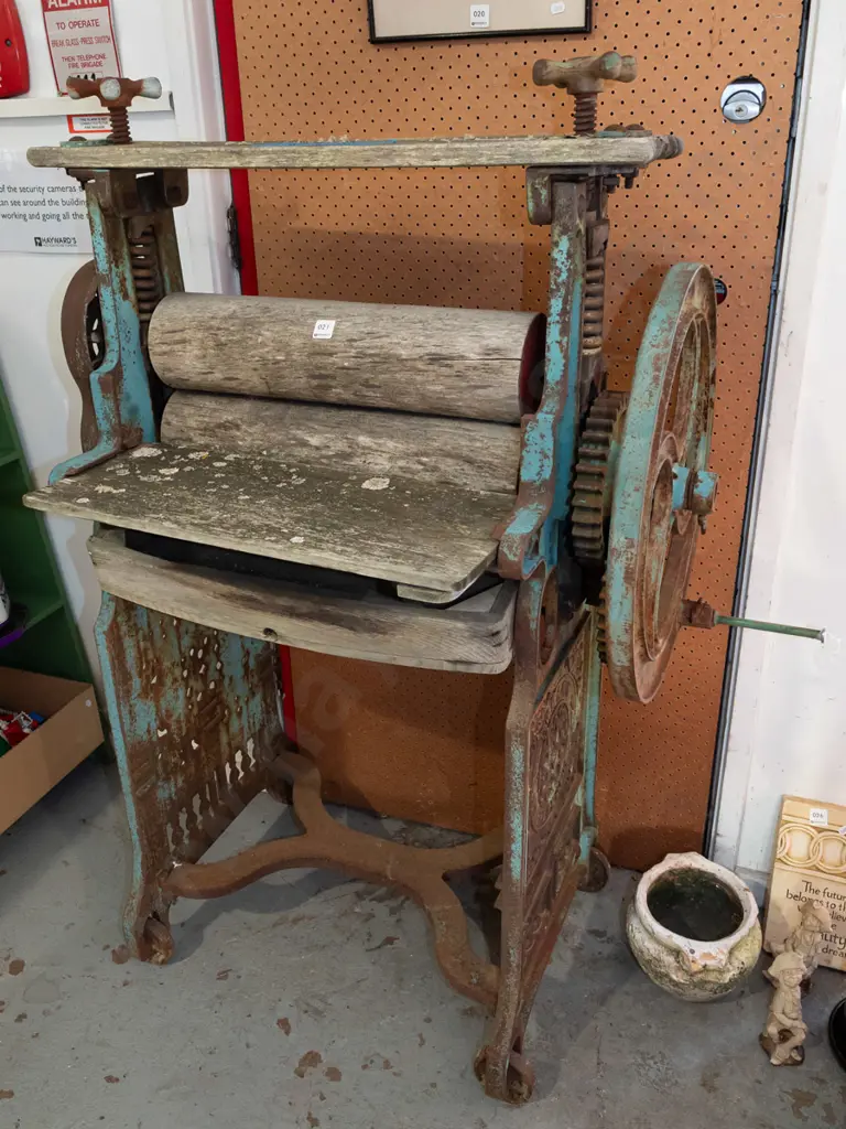 vintage clothes ringer H300 Image 1++