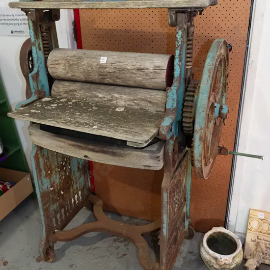 vintage clothes ringer H300