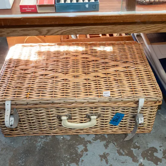picnic hamper - no contents