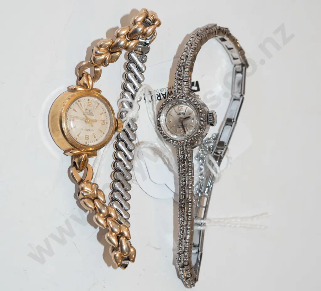 2x ladies wristwatches Image 1++