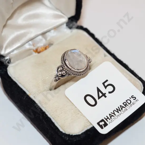 sterling silver moonstone ring 4gm
