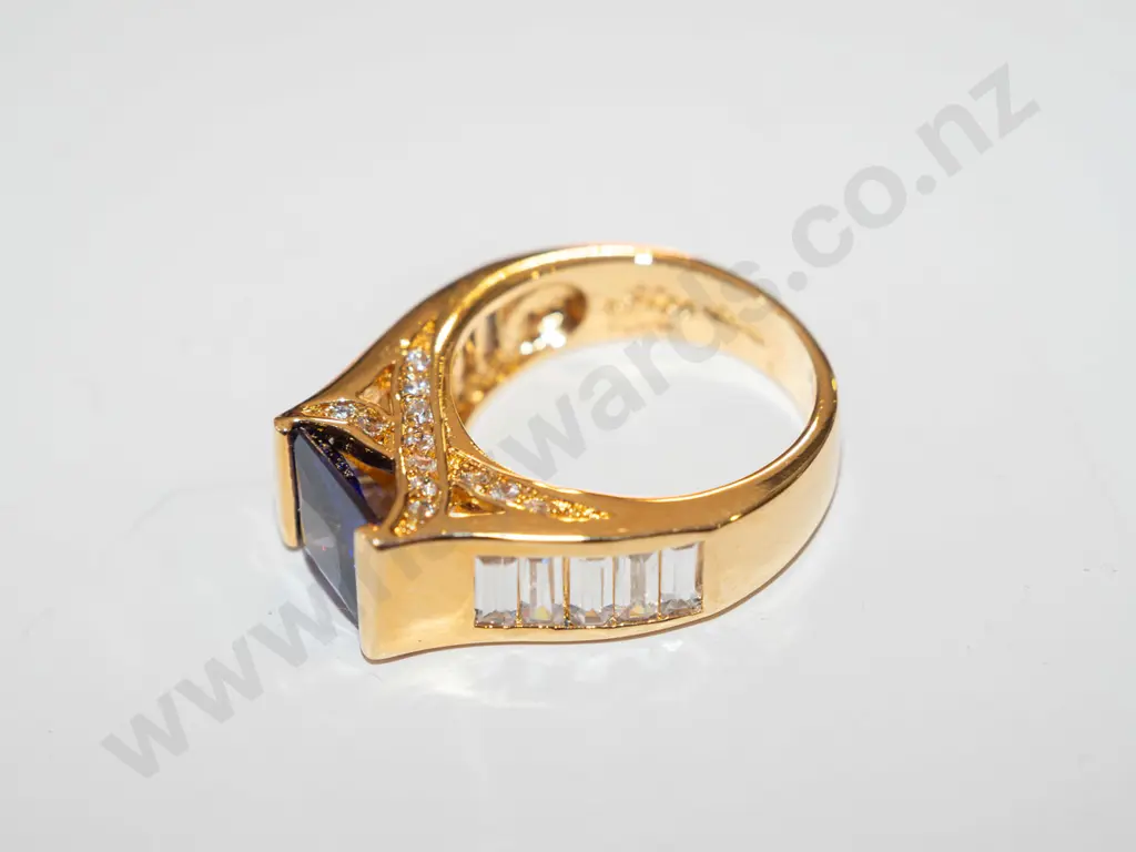 sterling silver gold plated blue stone ring 8gm Image 1++
