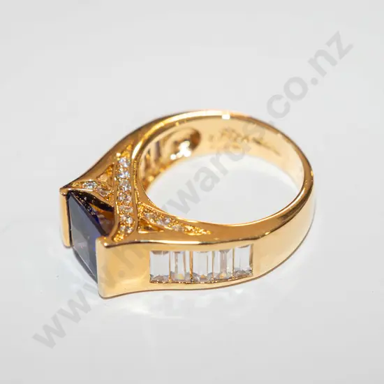sterling silver gold plated blue stone ring 8gm
