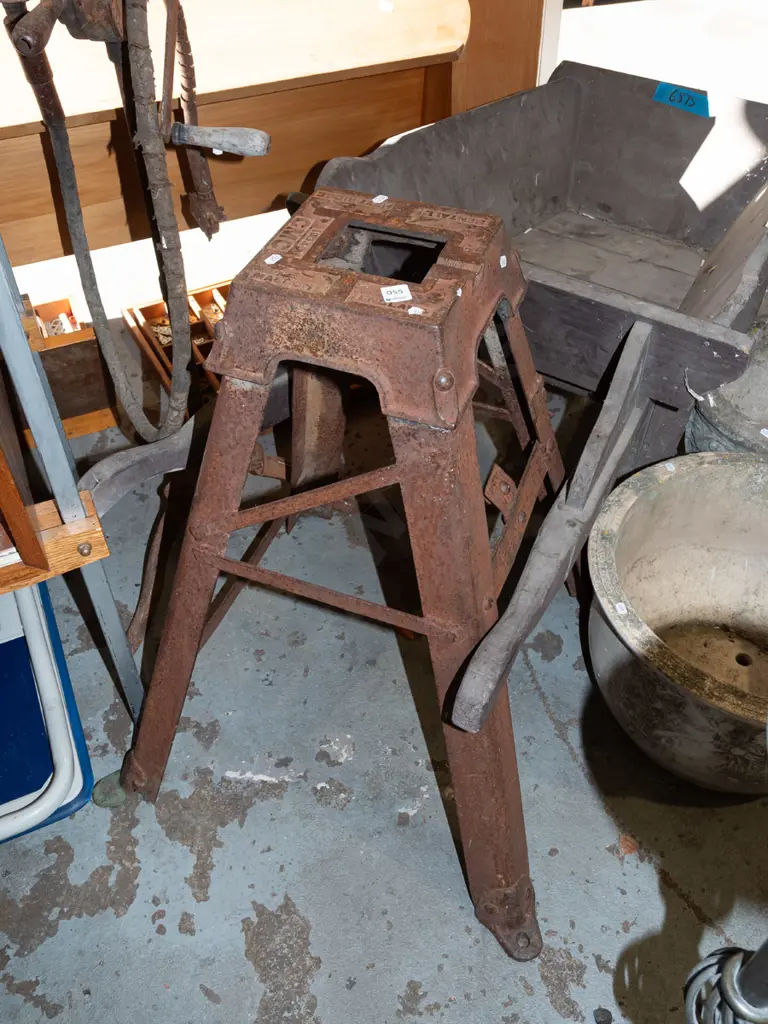 industrial metal stand H780 Image 1++