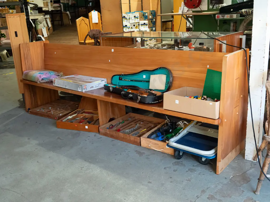 solid rimu church pew H860 W2615 D570 Image 1++