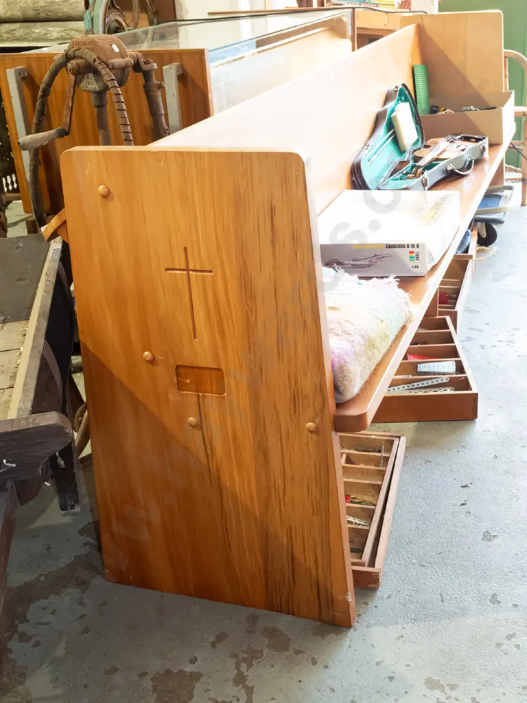 solid rimu church pew H860 W2615 D570 Image 1++