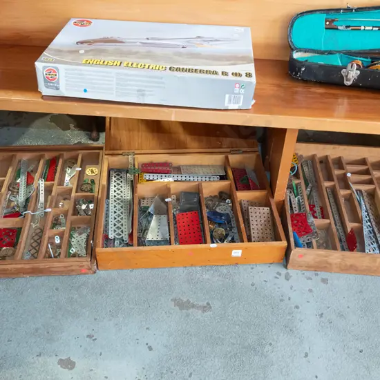 3x segmented wooden boxes of vintage Meccano