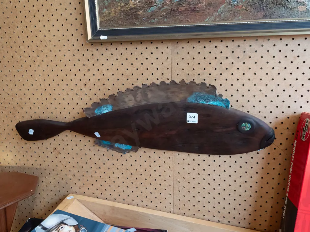 wood and metal wall mounted fish ornament L640 Image 1++
