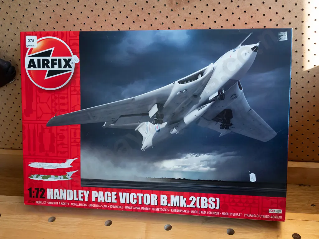 yet to be assembled model of a Handley Page Victor aircraft Image 1++