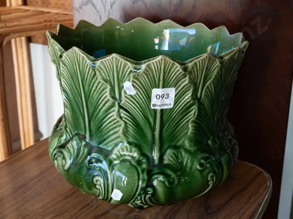 green leaf themed jardiniere H225 Image 1++