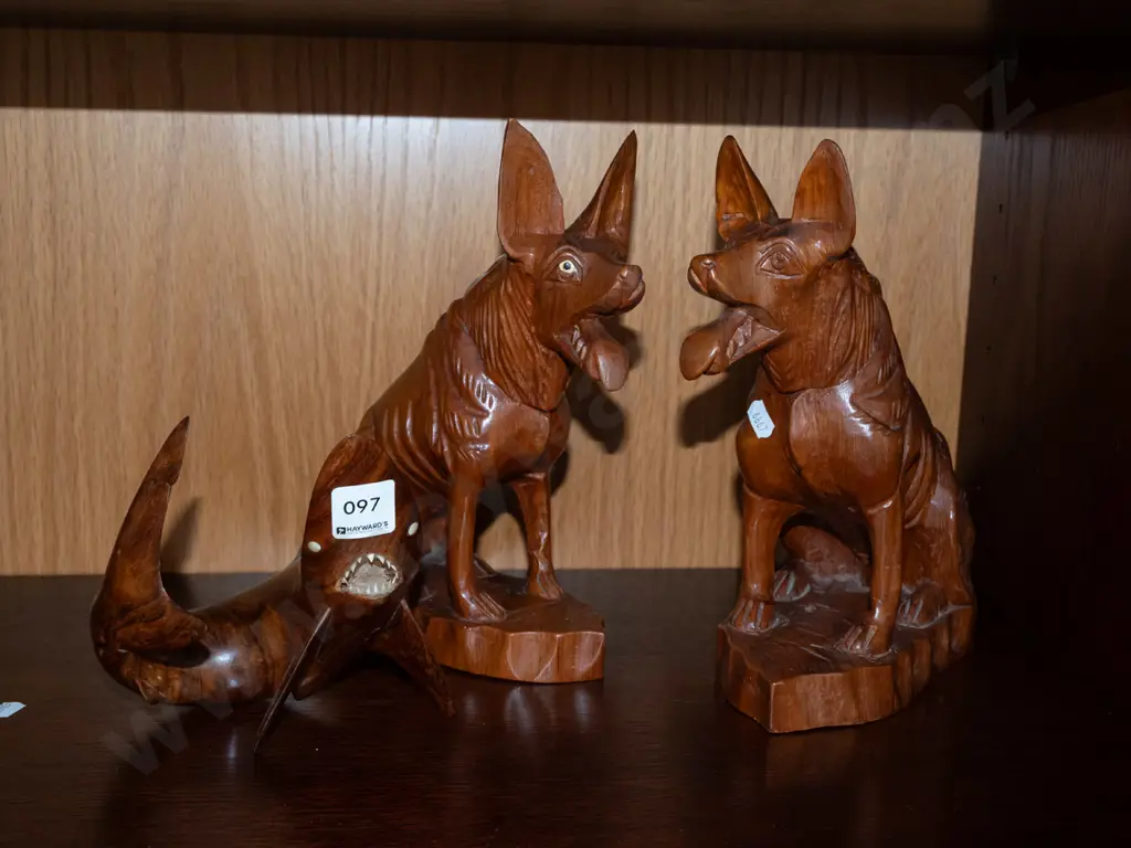 2x carved wooden dog figurines, shark figurine H250 Image 1++