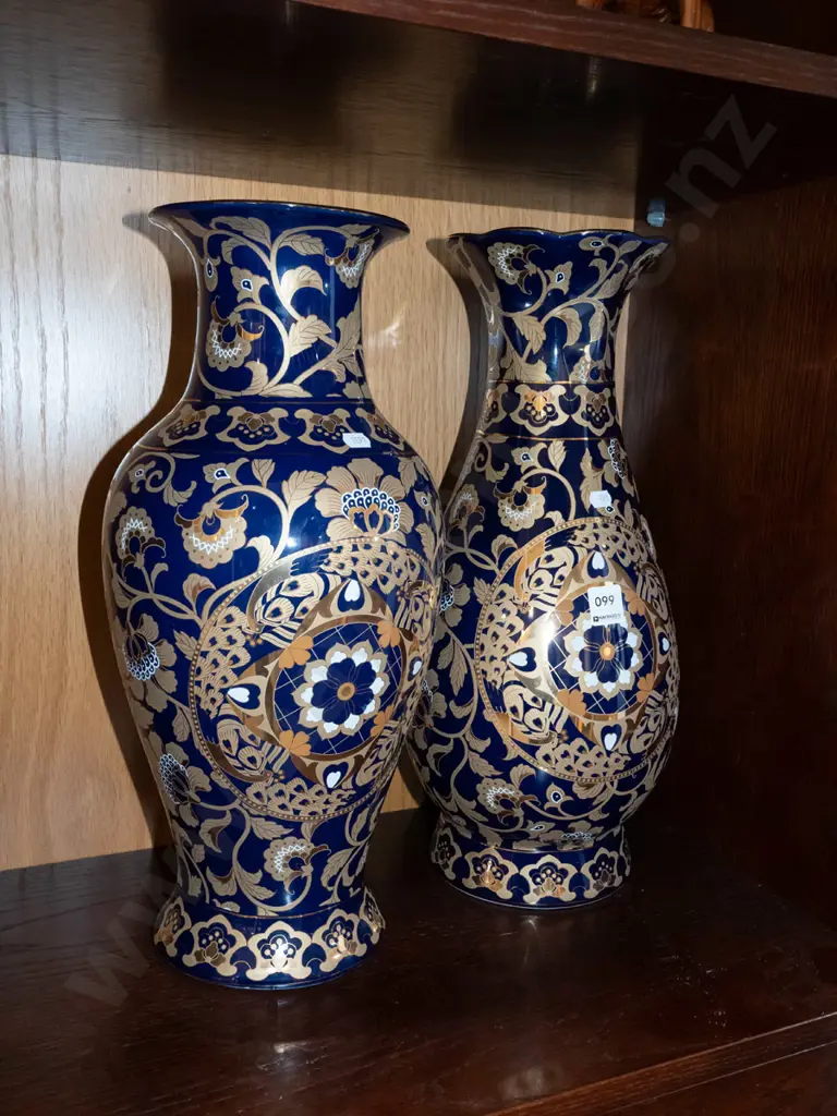 2x gold and cobalt vases H460 Image 1++