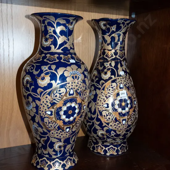2x gold and cobalt vases H460