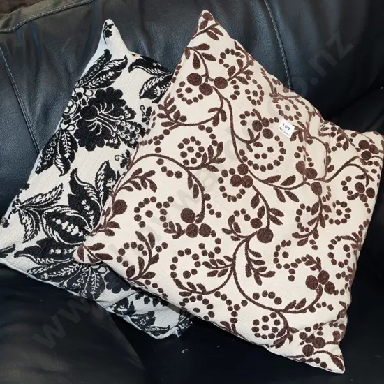 2x cushions