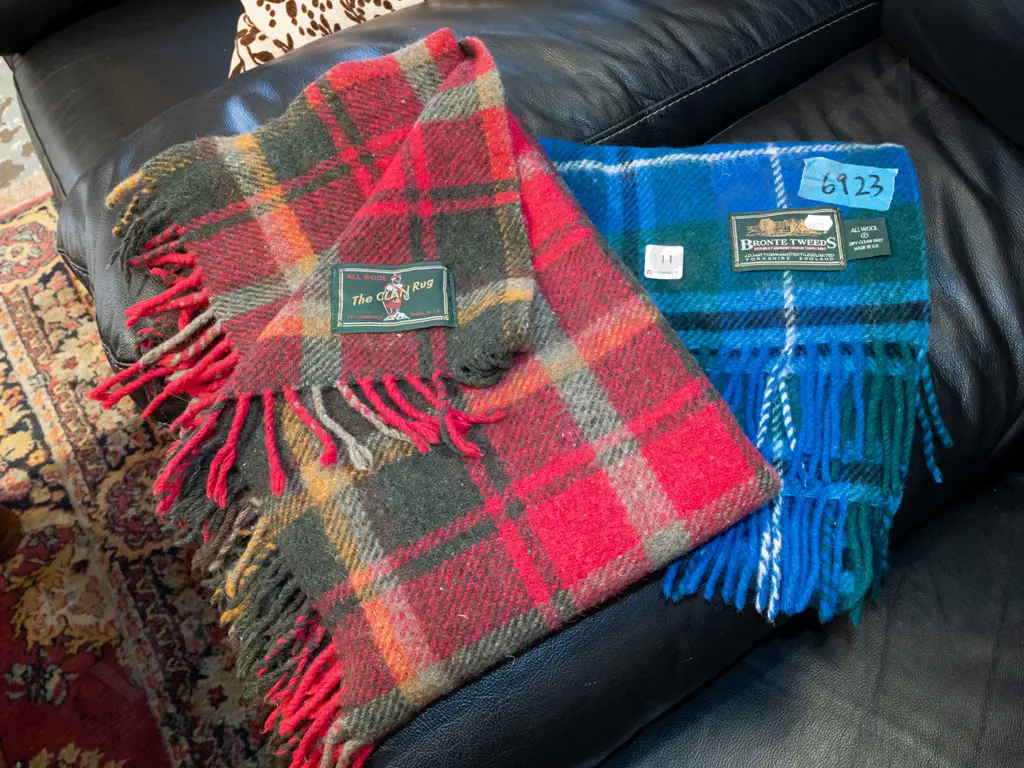 2x checked woollen blankets - small Image 1++
