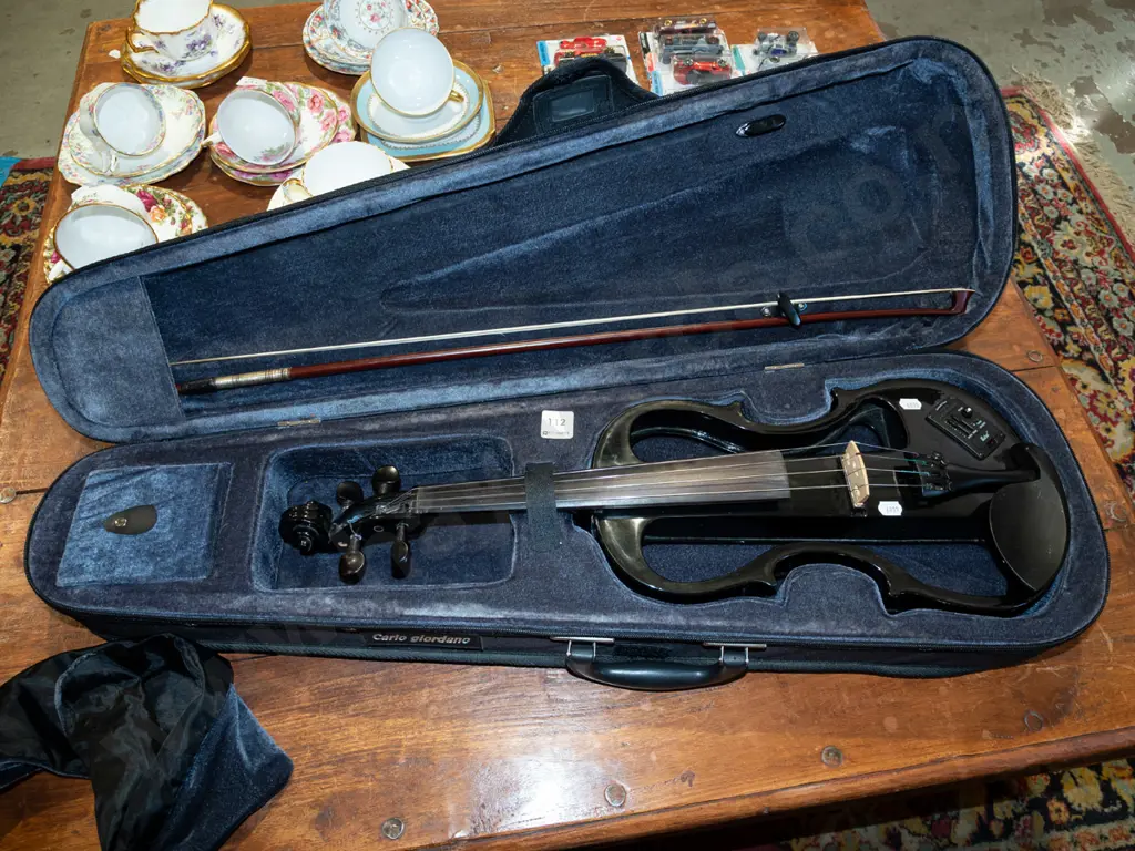 Karlo Giordano black electric violin, bow and case Image 1++