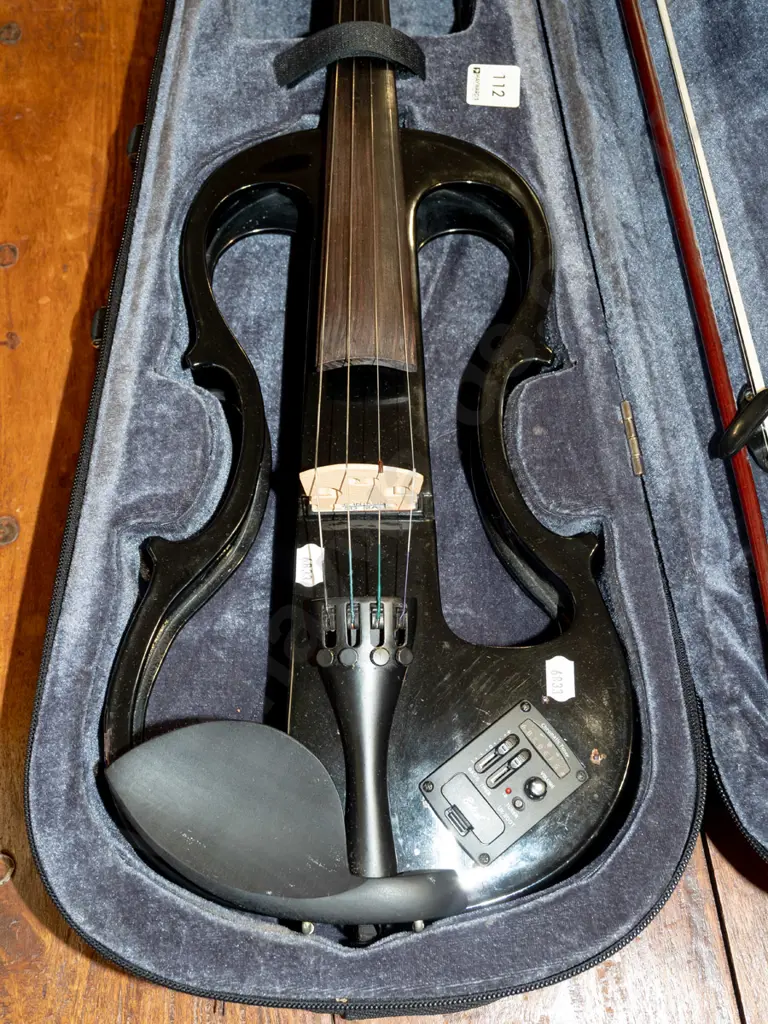 Karlo Giordano black electric violin, bow and case Image 1++