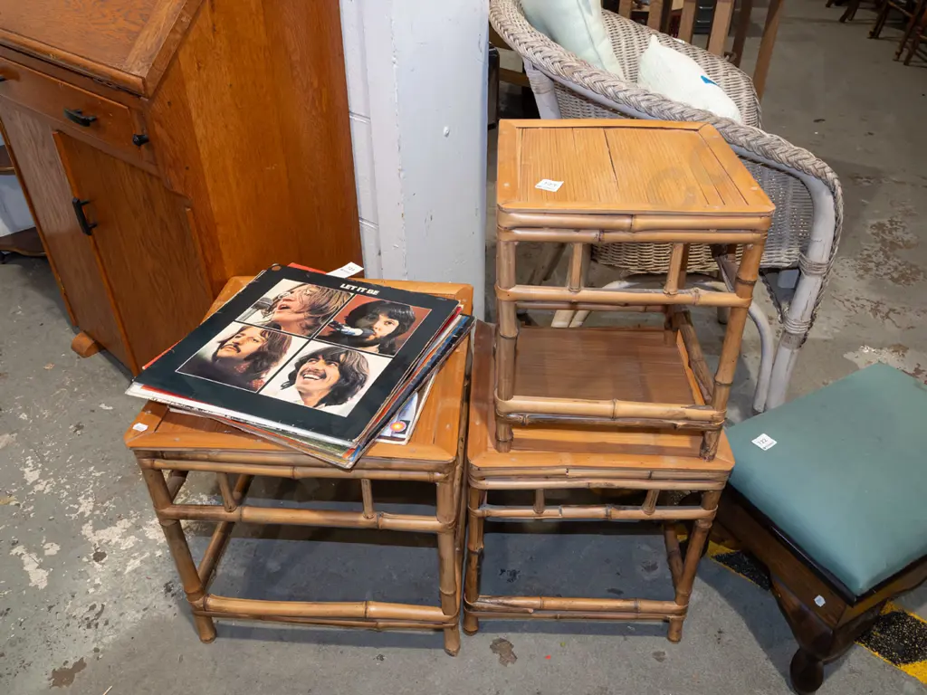 nest of 3 bamboo tables Image 1++