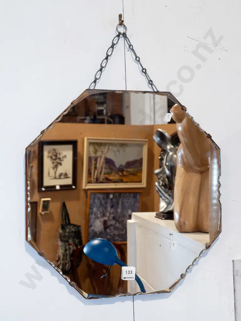 octagonal scalloped edge wall mirror  Image 1++
