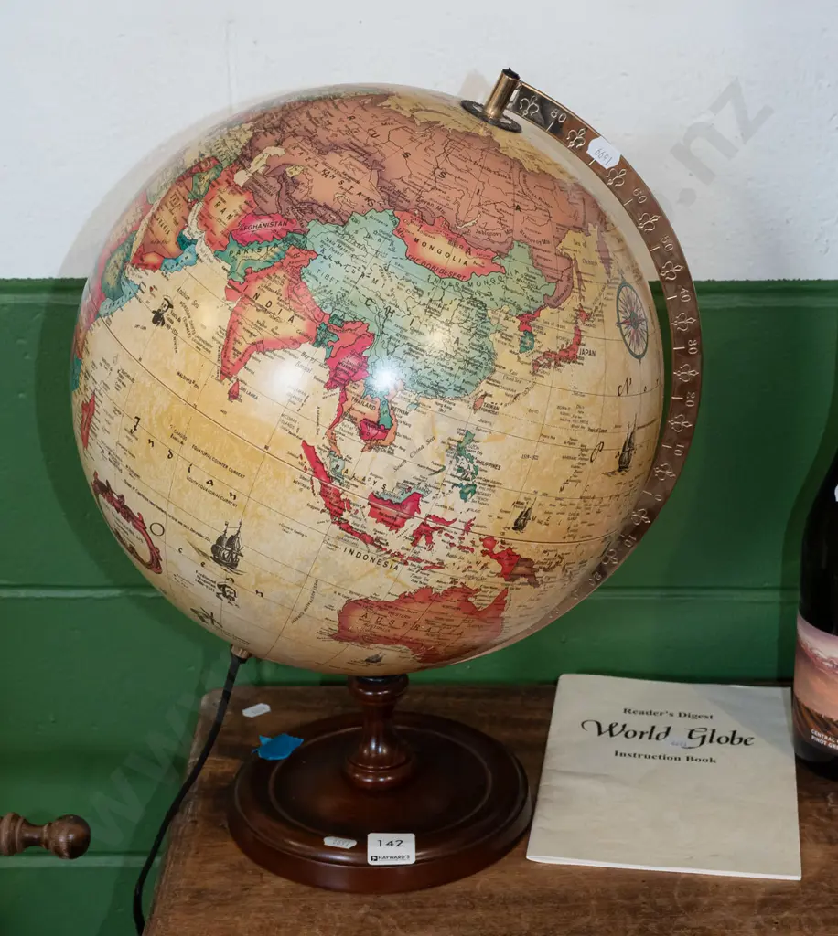 illuminated Readers Digest globe H440 Image 1++