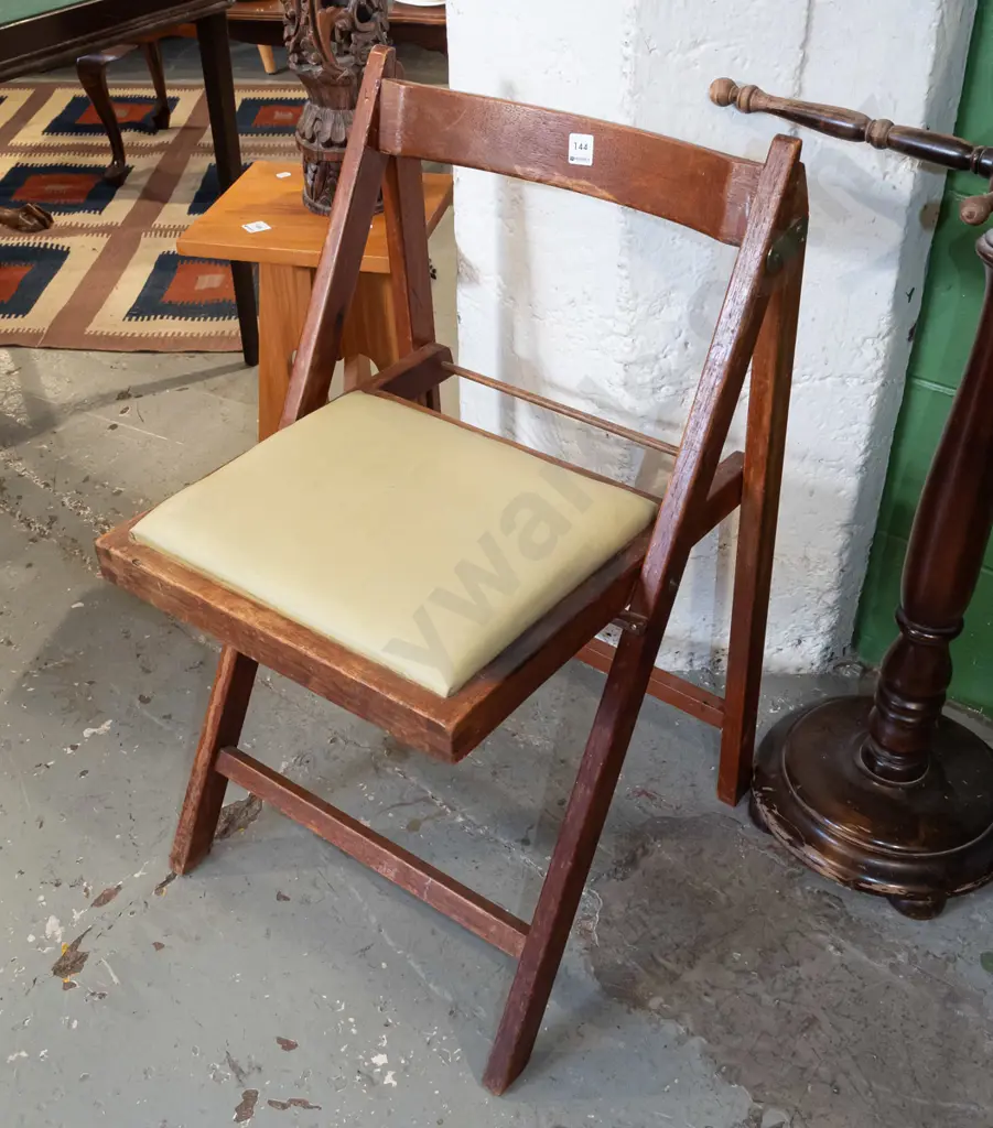 hardwood green upholstered folding chair Image 1++