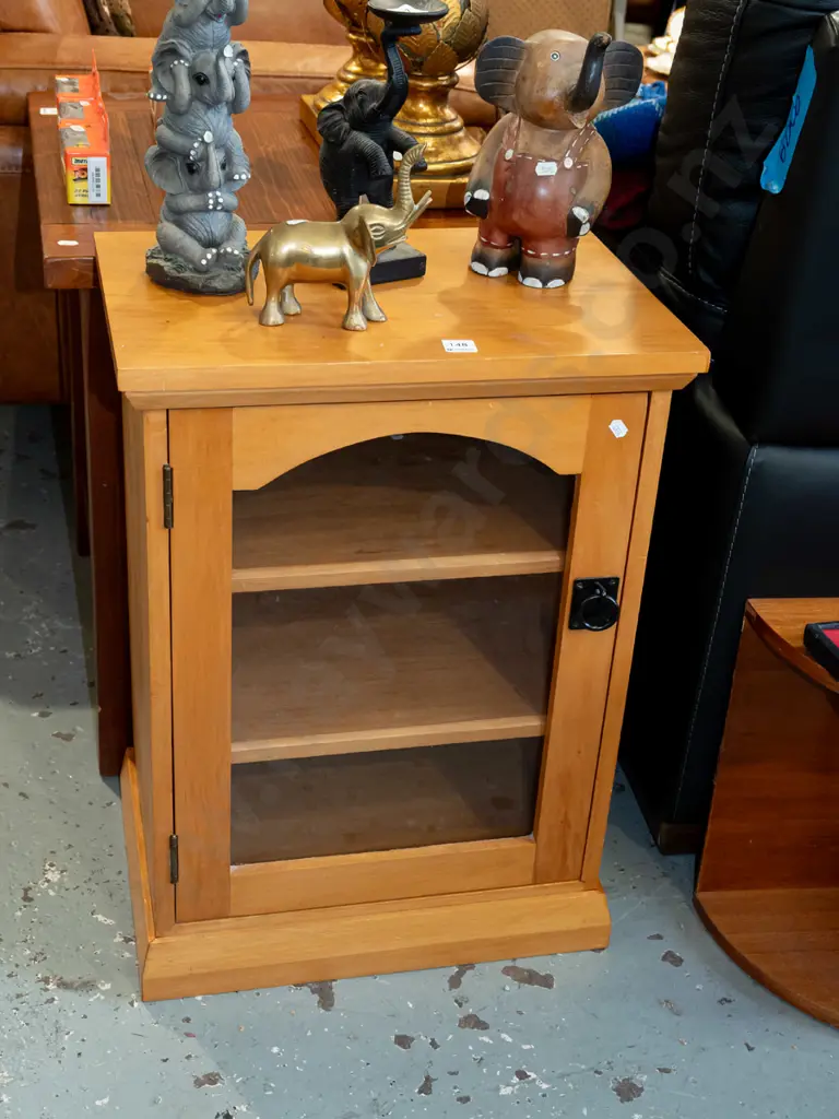 small rimu glazed cabinet with 2 fixed shelves H620 W460 Image 1++