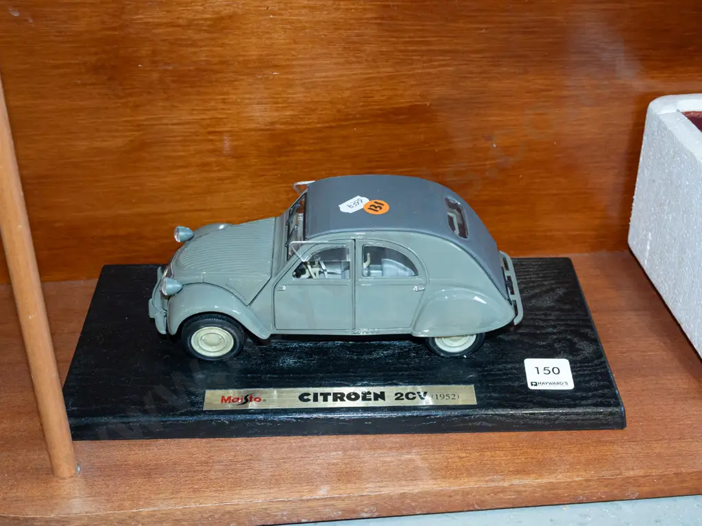 scale model of a Citroen 2CV 1952 Image 1++