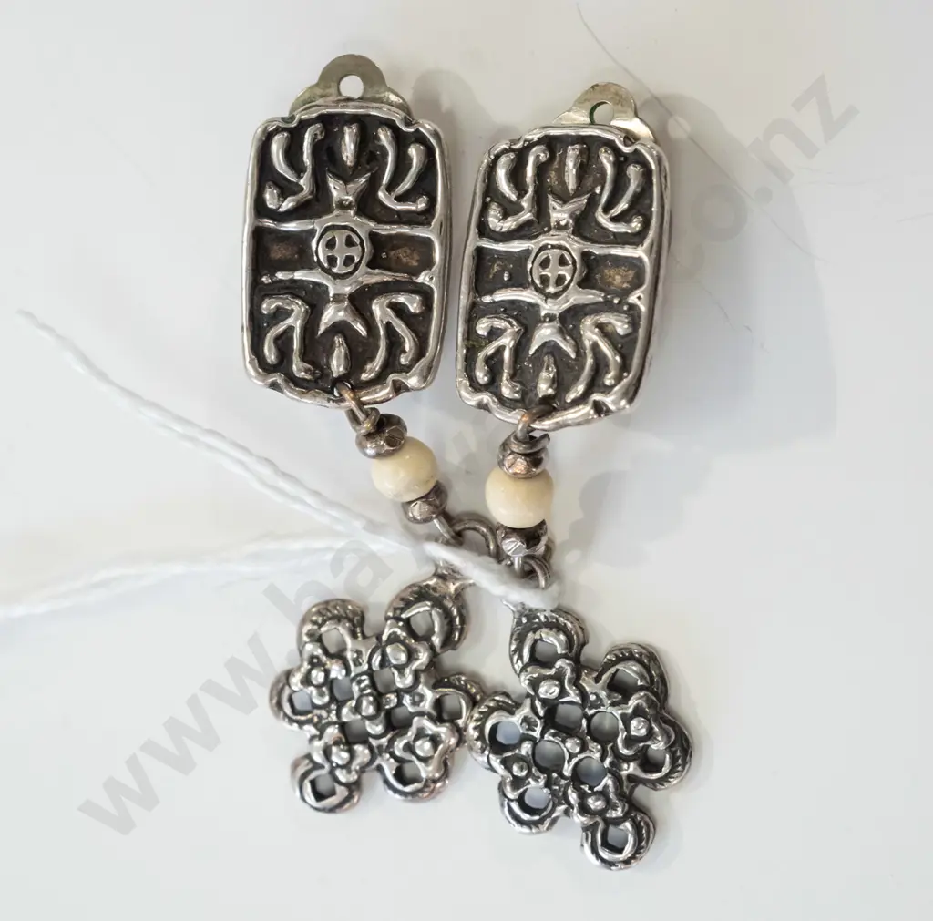 pair of sterling silver clip-on earrings Image 1++