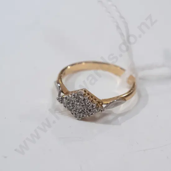 18ct & platinum cluster ring 9 diamonds 2.9gm