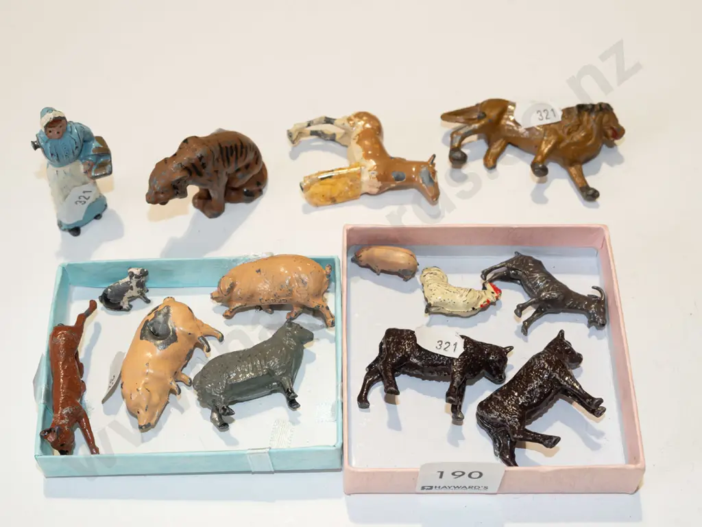 2 trays of lead toys, animals etc Image 1++