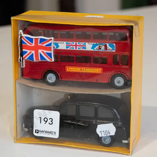 box; 2x model vehicles
