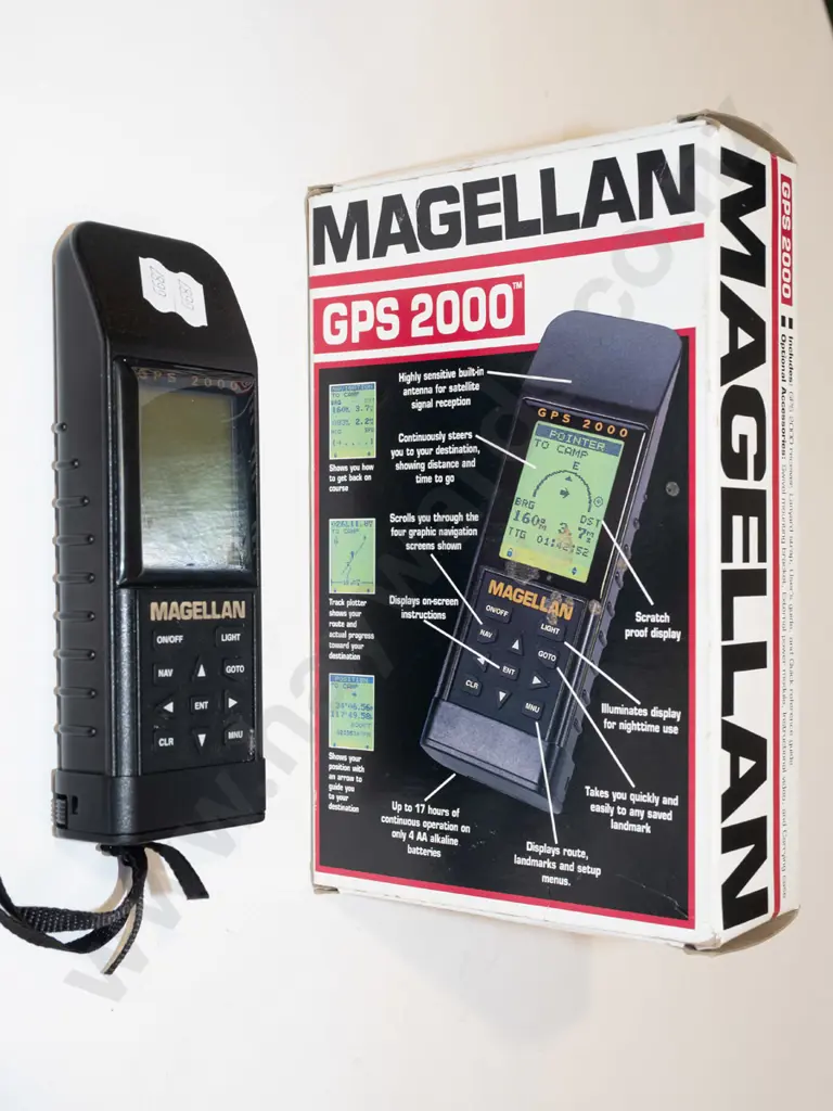 box; Magellan GPS 2000 satellite navigator Image 1++