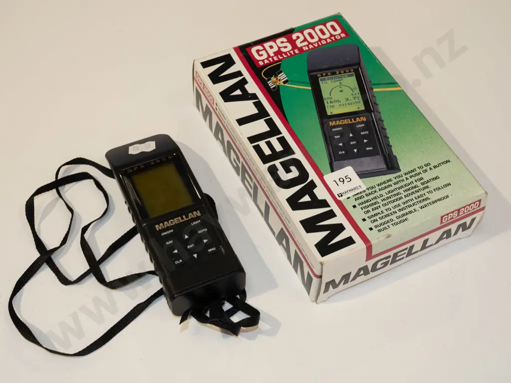 box; Magellan GPS 2000 satellite navigator Image 1++