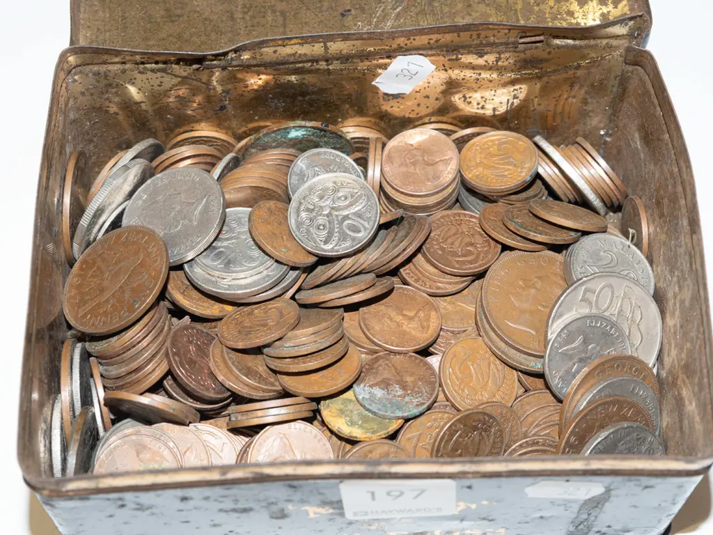tin of coins Image 1++