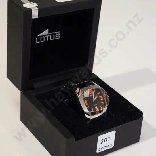 cased Lotus gent's watch, needs new battery