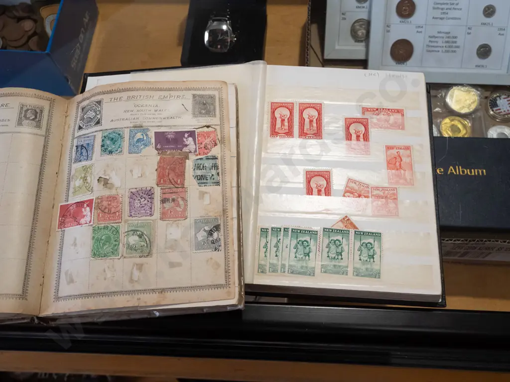 stamp albums & contents Image 1++