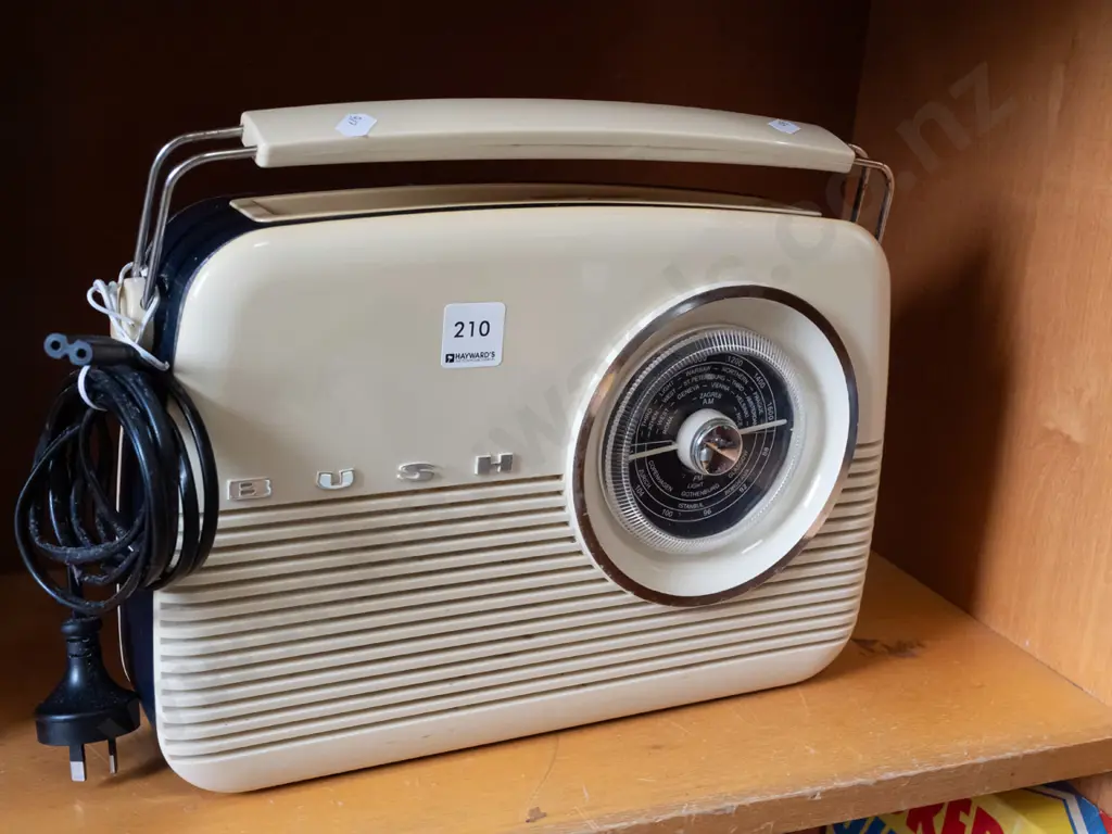 reproduction Bush mantle radio Image 1++